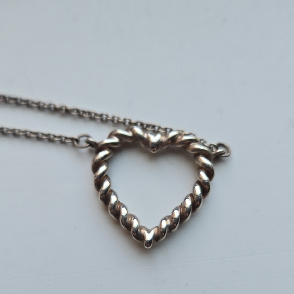 Vintage Tiffany & Co. 925 Silver Twisted Rope, Twisted Heart Necklace - Picture 7 of 15